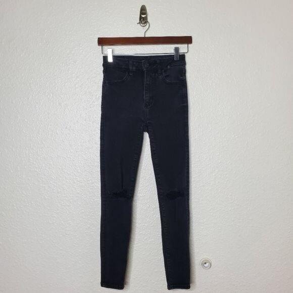 American Eagle Super Hi-Rise Jeggings Ripped Knees Black Size 2 Short - Picture 1 of 7